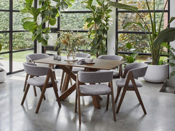 gaudi-dining-set